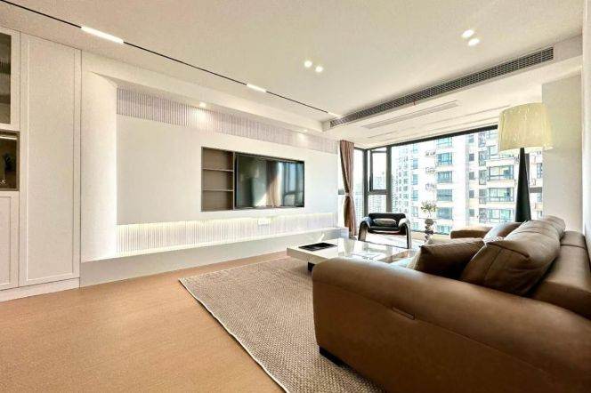 High-Floor Spacious 2BR Apartment at Brilliant City with Floor-to-Ceiling Windows (L3/L4)