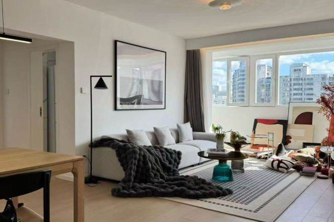 High-Floor 2BR Apartment near Changshou Rd Metro (L7/L13)