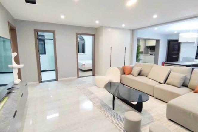High-Floor Spacious 2BR Apartment near Pudong Avenue Metro (L14)