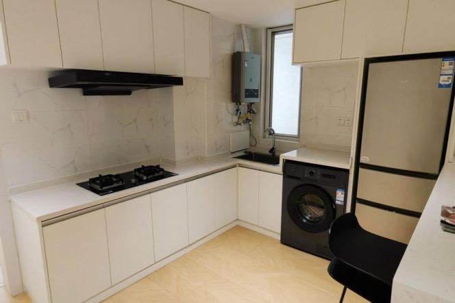 High-Floor 1BR Apartment near Shanghai Stadium Metro (L4)