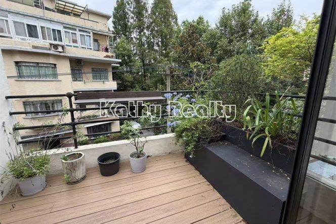 Spacious 1BR Heritage Apartment in Old Xuhui with Terrace