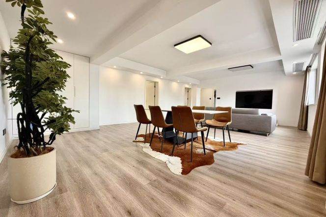 Spacious Studio Apartment in Old Xuhui