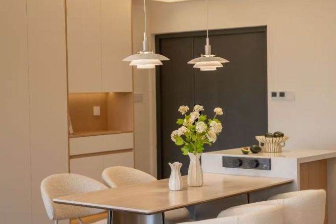 Spacious 2BR Apartment near Shanghai Railway Station Metro (L13)