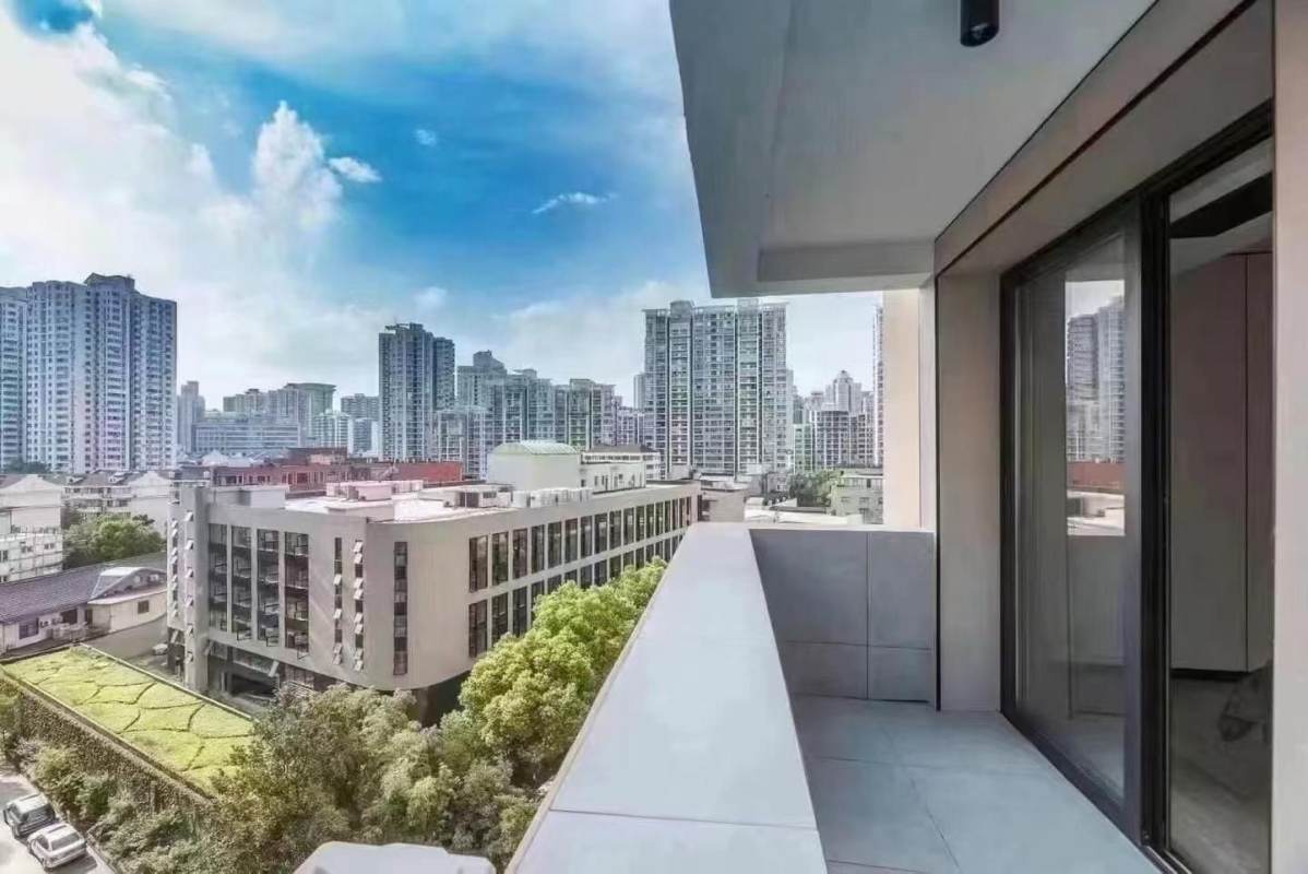 Housing image — Balcony