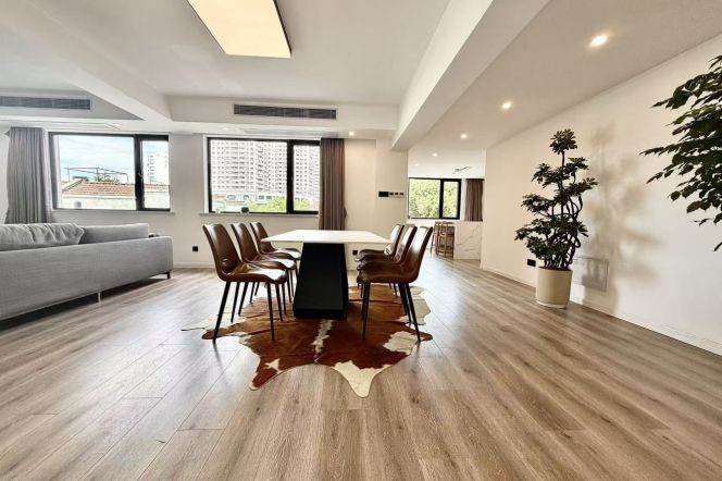 Spacious Studio Apartment in Old Xuhui