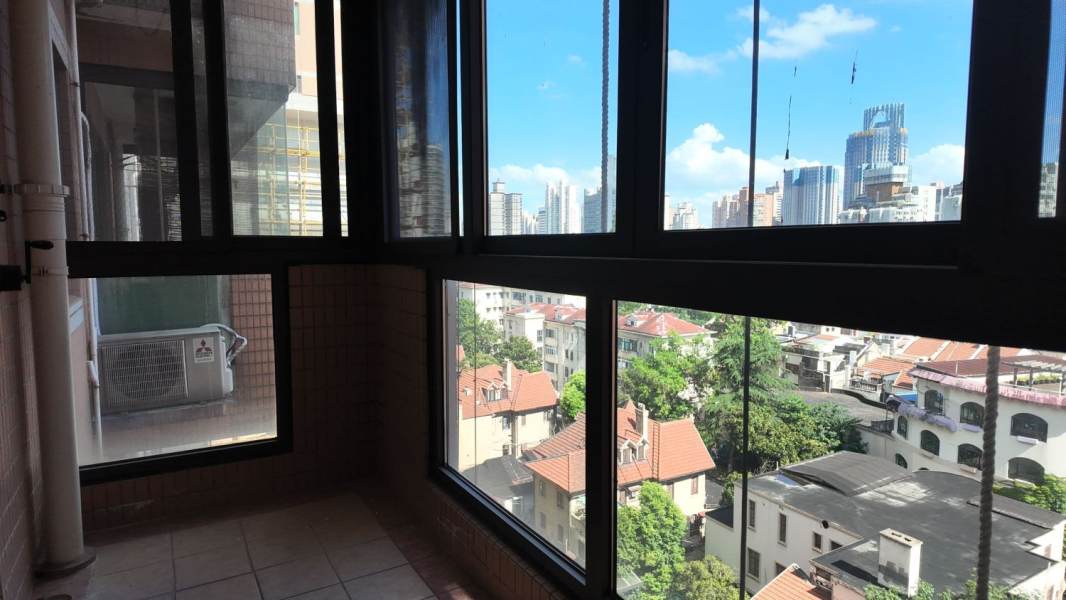 Housing image — Balcony