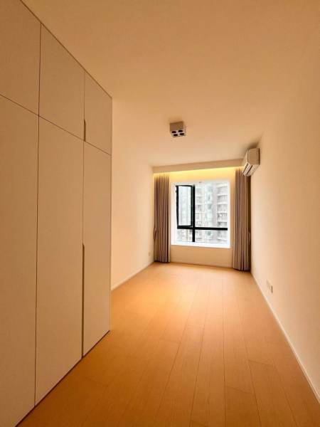 Housing image — Bedroom