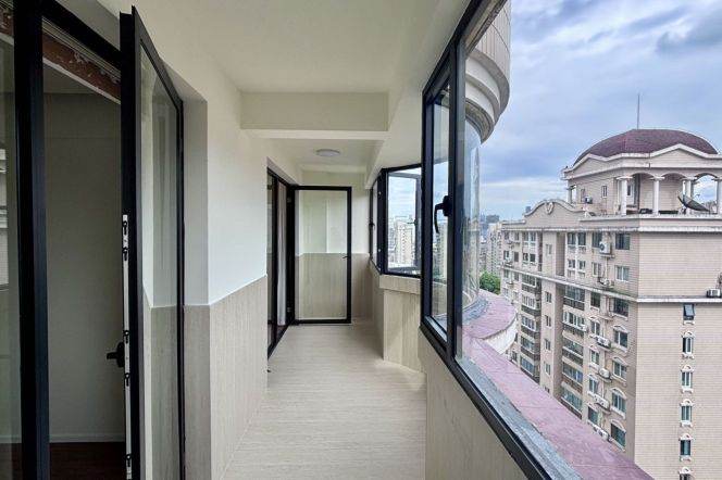 Spacious 2BR Apartment near North Zhongshan Rd Metro (L1)