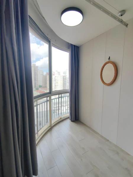 Housing image — Balcony