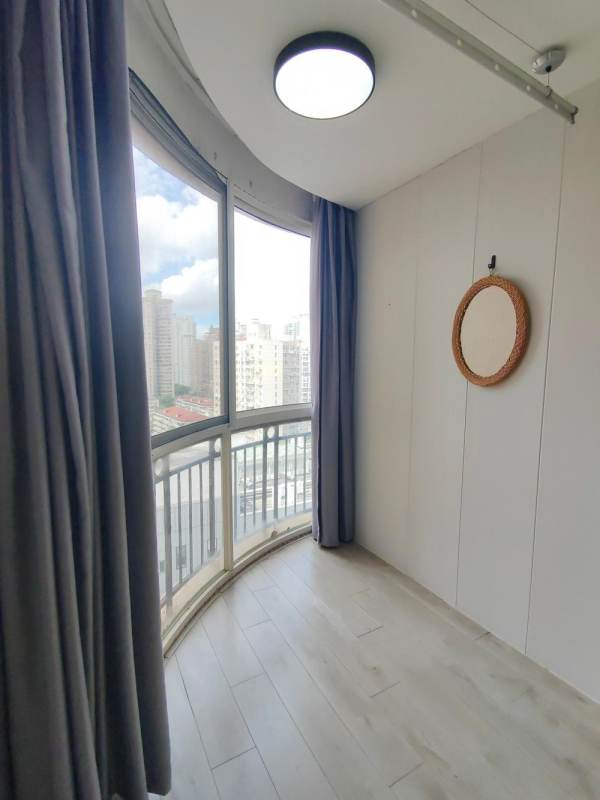 Housing image — Balcony