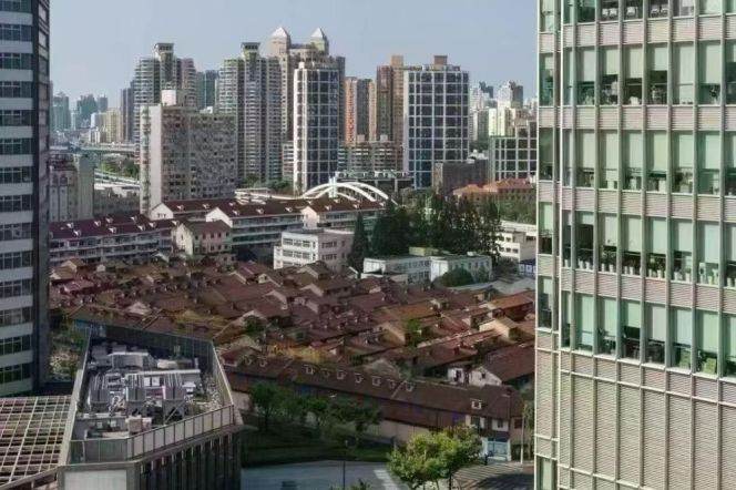 1BR Apartment in Jing'an with Floor-to-Ceiling Windows (L13)