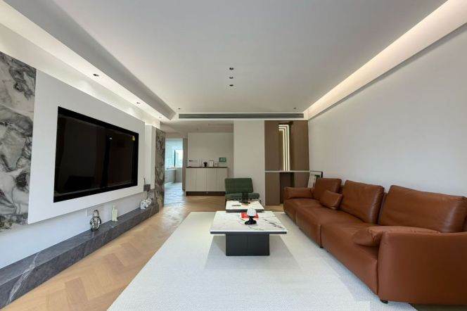 4BR Apartment near Century Park
