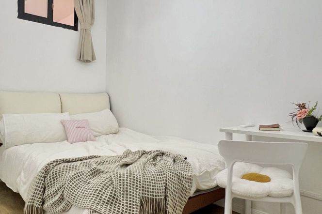 6BR Shared Apartment near Nanjing Xi Lu (L2/L12/L13)