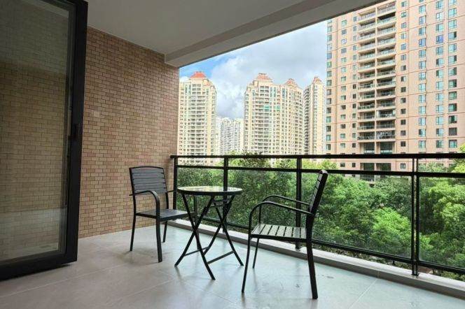 4BR Apartment near Century Park