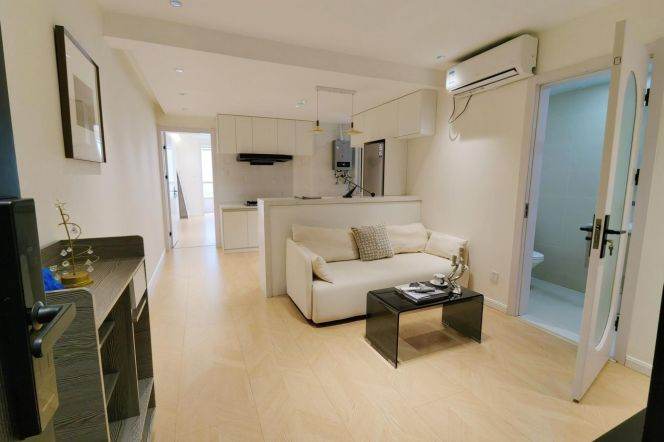 High-Floor 1BR Apartment near Shanghai Stadium Metro (L4)
