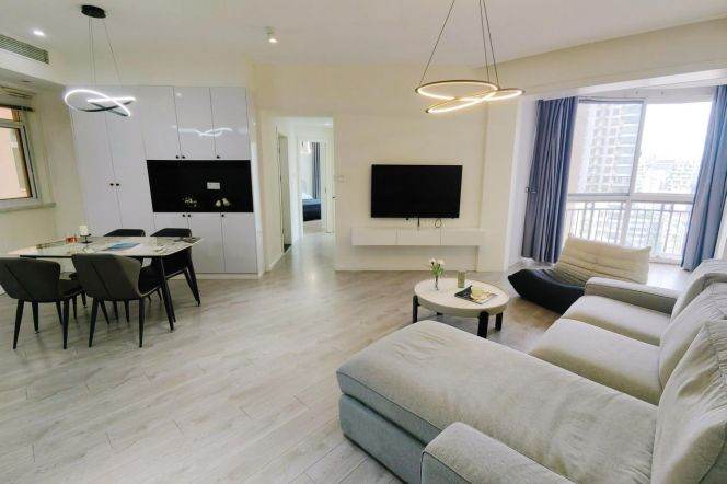 Spacious 2BR Apartment in Xujiahui with Floor-to-Ceiling Windows (L4)