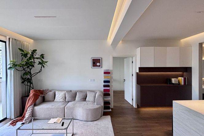 Spacious 2BR Apartment near North Zhongshan Rd Metro (L1)