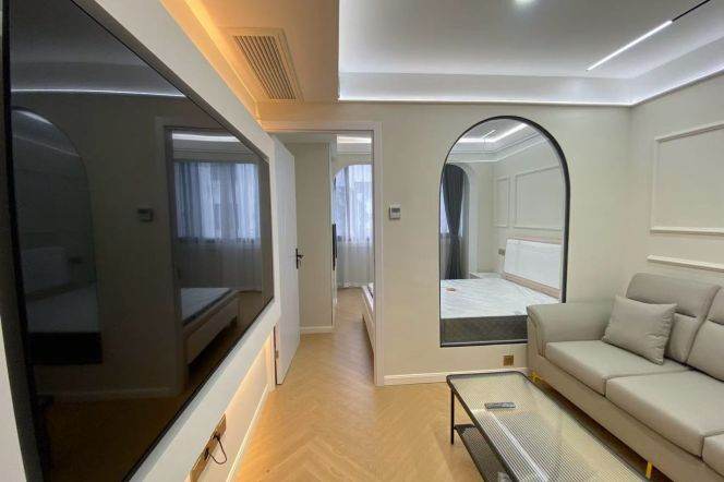 1BR Apartment in Gubei (L10)