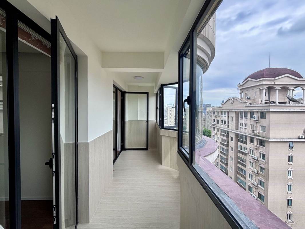 Housing image — Balcony
