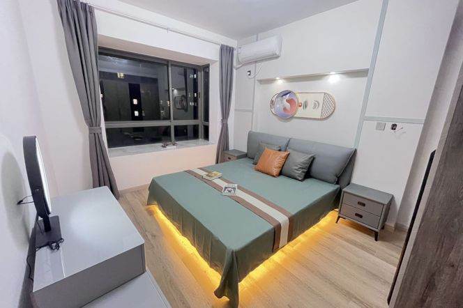 Spacious 3BR Apartment near Linping Rd Metro with Floor-to-Ceiling Windows