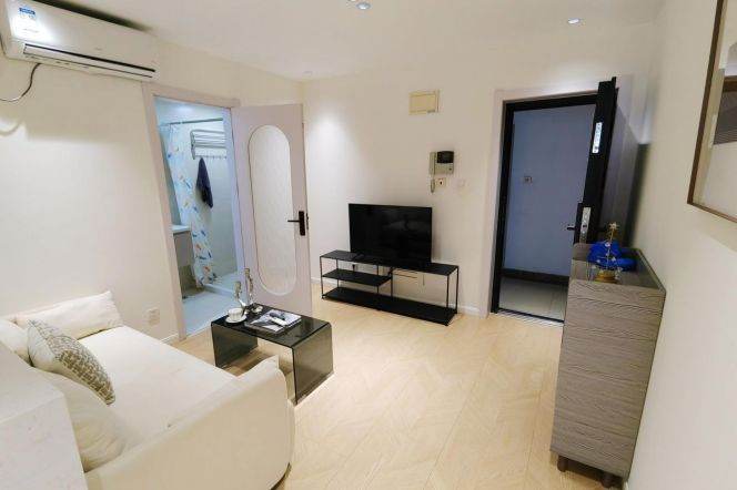 High-Floor 1BR Apartment near Shanghai Stadium Metro (L4)