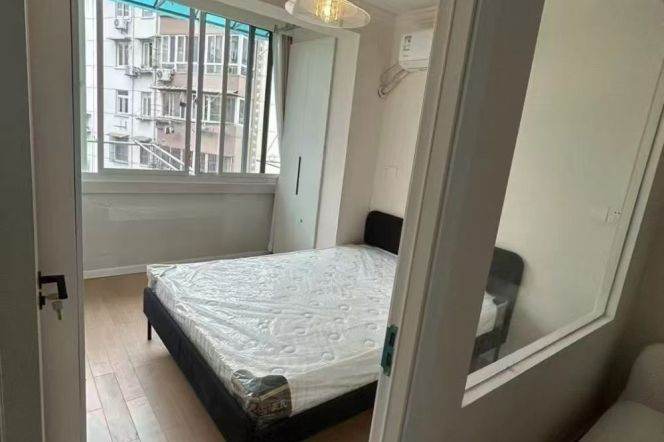 1BR Apartment near East China Normal University Zhongshan Bei Lu Campus (L3/L4/L11/L13/L14)