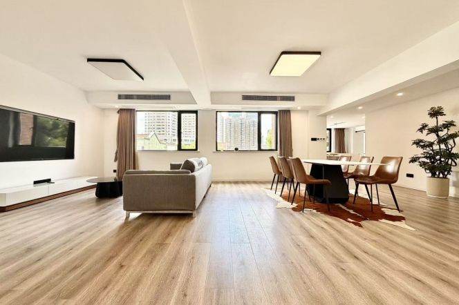 Spacious Studio Apartment in Old Xuhui