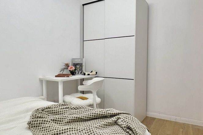6BR Shared Apartment near Nanjing Xi Lu (L2/L12/L13)
