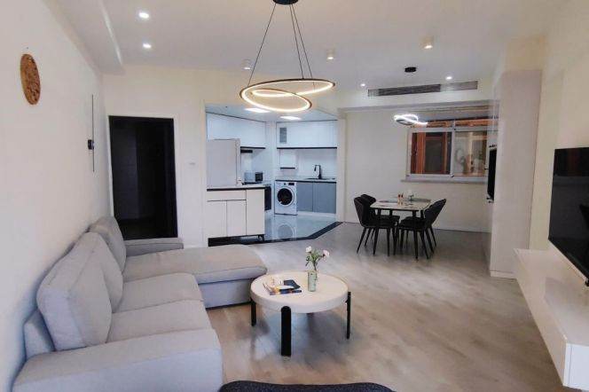 Spacious 2BR Apartment in Xujiahui with Floor-to-Ceiling Windows (L4)