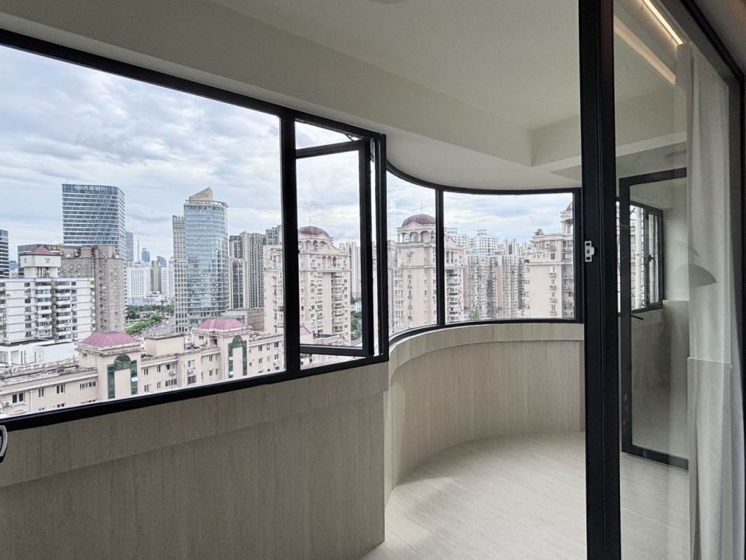 Housing image — Balcony