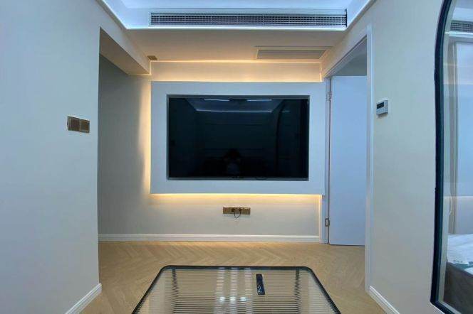 1BR Apartment in Gubei (L10)