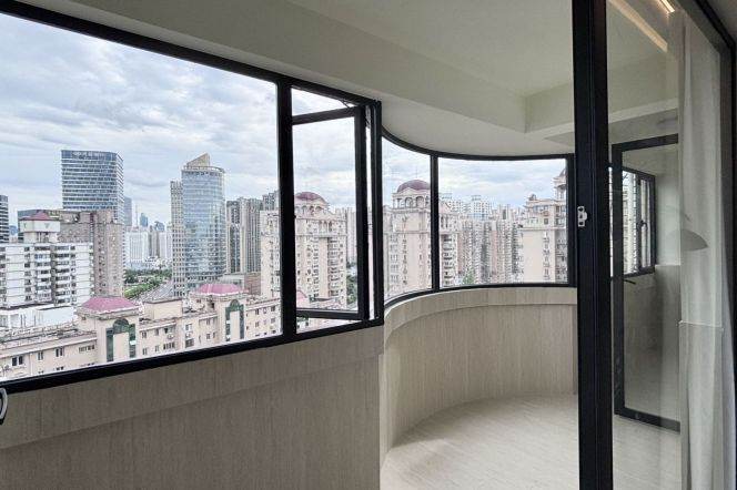 Spacious 2BR Apartment near North Zhongshan Rd Metro (L1)