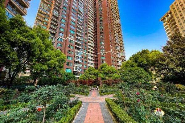 High-Floor 3BR Apartment at The Courtyards with Outstanding View