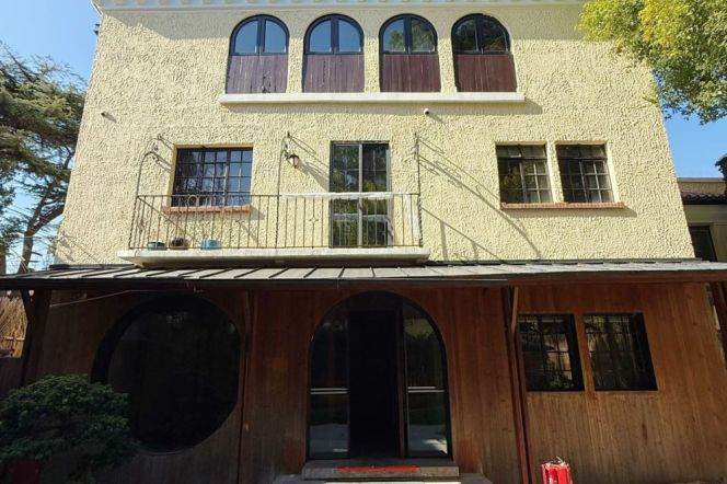 Spacious 5BR Apartment in Old Xuhui