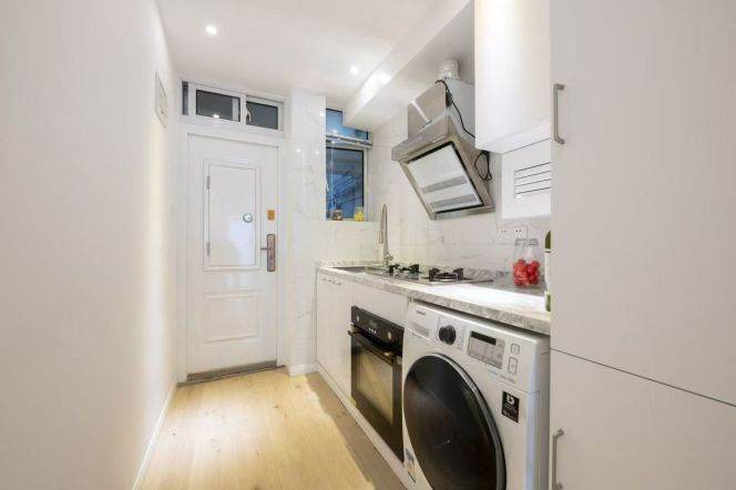 1BR Apartment near Zhongshan Park with Terrace (L11/L13)