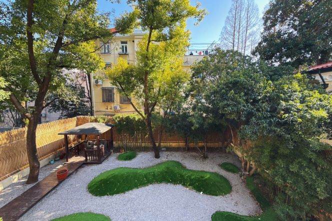 Spacious 5BR Apartment in Old Xuhui