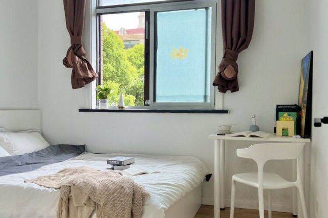 6BR Shared Apartment near Nanjing Xi Lu with Green View (L2/L12/L13)