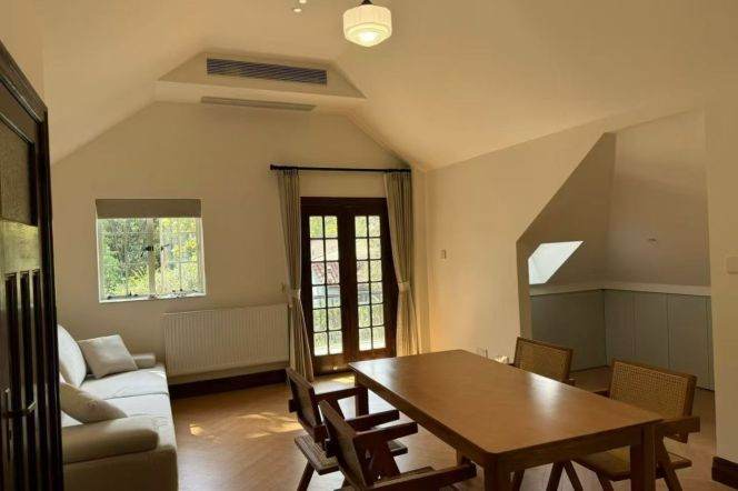 Spacious 1BR Lane House in Old Xuhui with Terrace (L10)