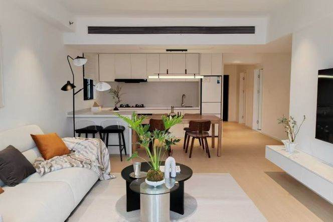 High-Floor Spacious 2BR Apartment near Hanzhong Rd Metro (L1/L3/L4/L12/L13)