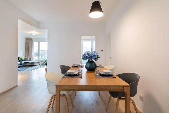 Spacious 3BR Apartment near Century Park with Floor-to-Ceiling Windows