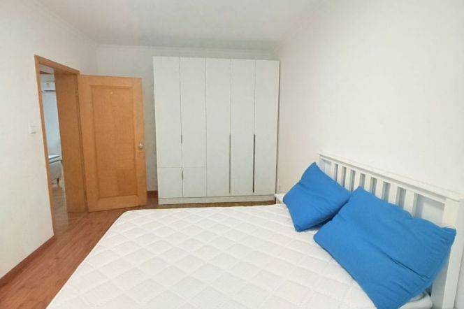 2BR Apartment near Jiangsu Rd Metro (L2/L11)