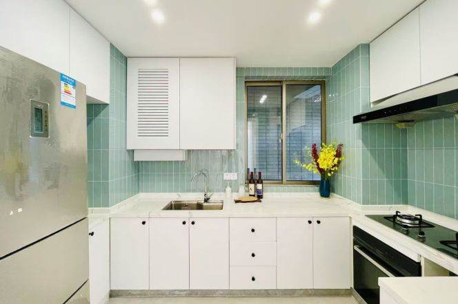Spacious 2BR Apartment near Jiaotong University Metro