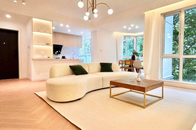 3BR Apartment near Yishan Rd Metro with Floor-to-Ceiling Windows (L15)