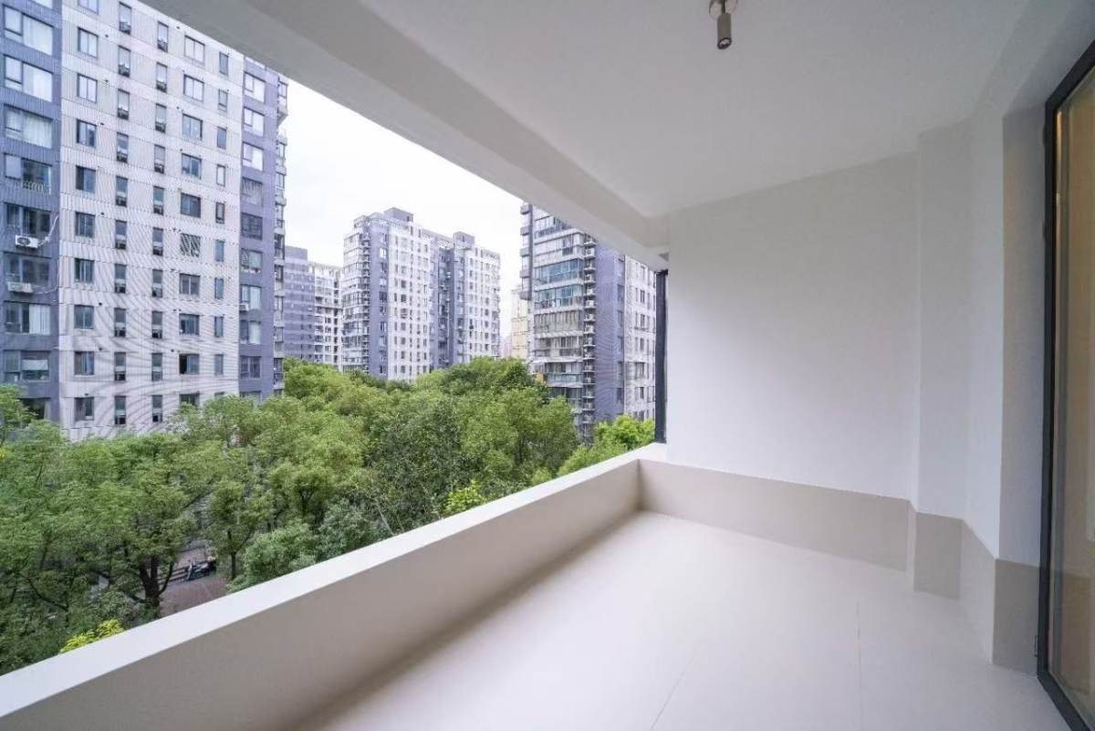 Housing image — Balcony