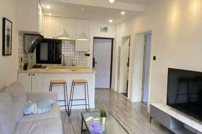 1BR Apartment in Old Xuhui (L10)