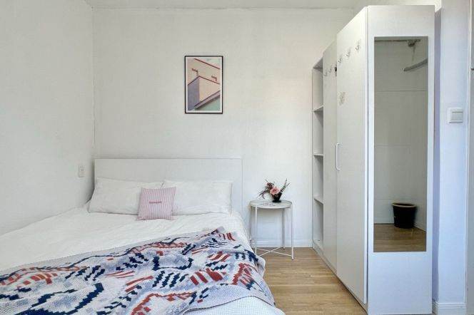 6BR Shared Apartment near Nanjing Xi Lu with Green View (L2/L12/L13)