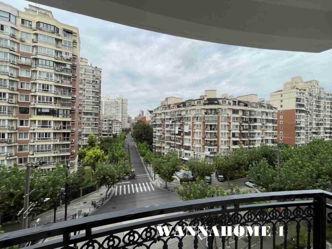 Housing image — Balcony