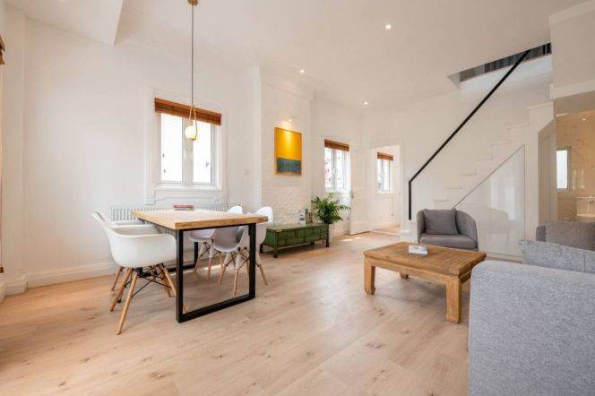 2BR Lane House in Jing'an with Terrace