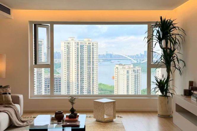 High-Floor 4BR Apartment at Shanghai Bay