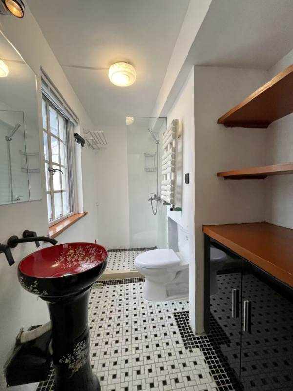 Housing image — Bathroom